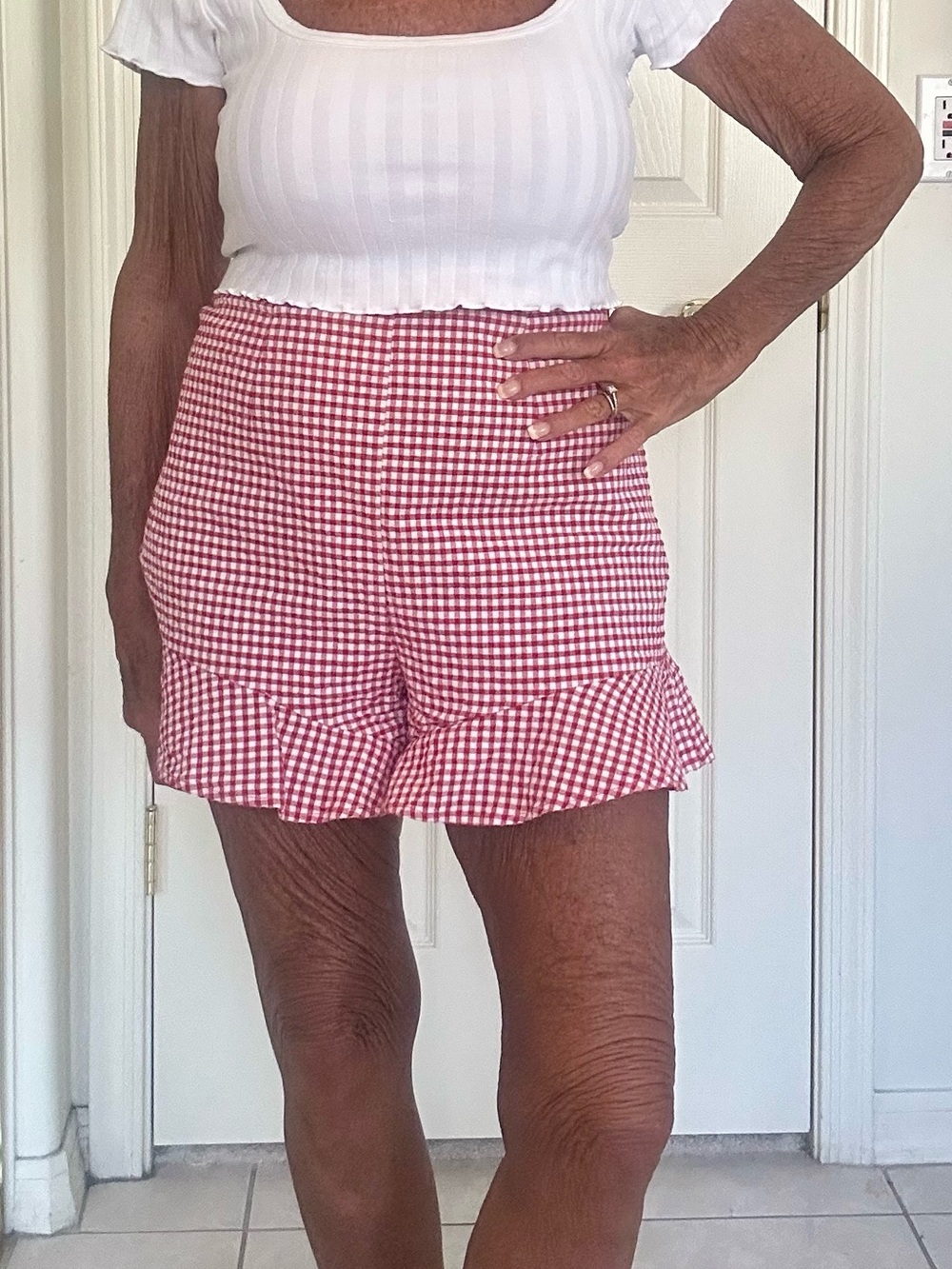 Zara Red Gingham Ruffle-Hem High-Waist Shorts Medium NWOT - Picture 2 of 8